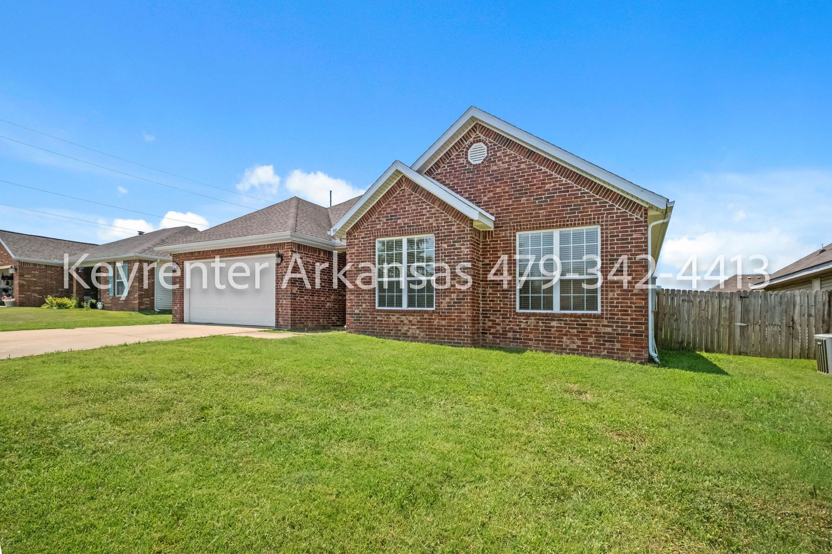Bright 3 Bedroom Bentonville Home with Fenced Yard & Natural Light – photo 2