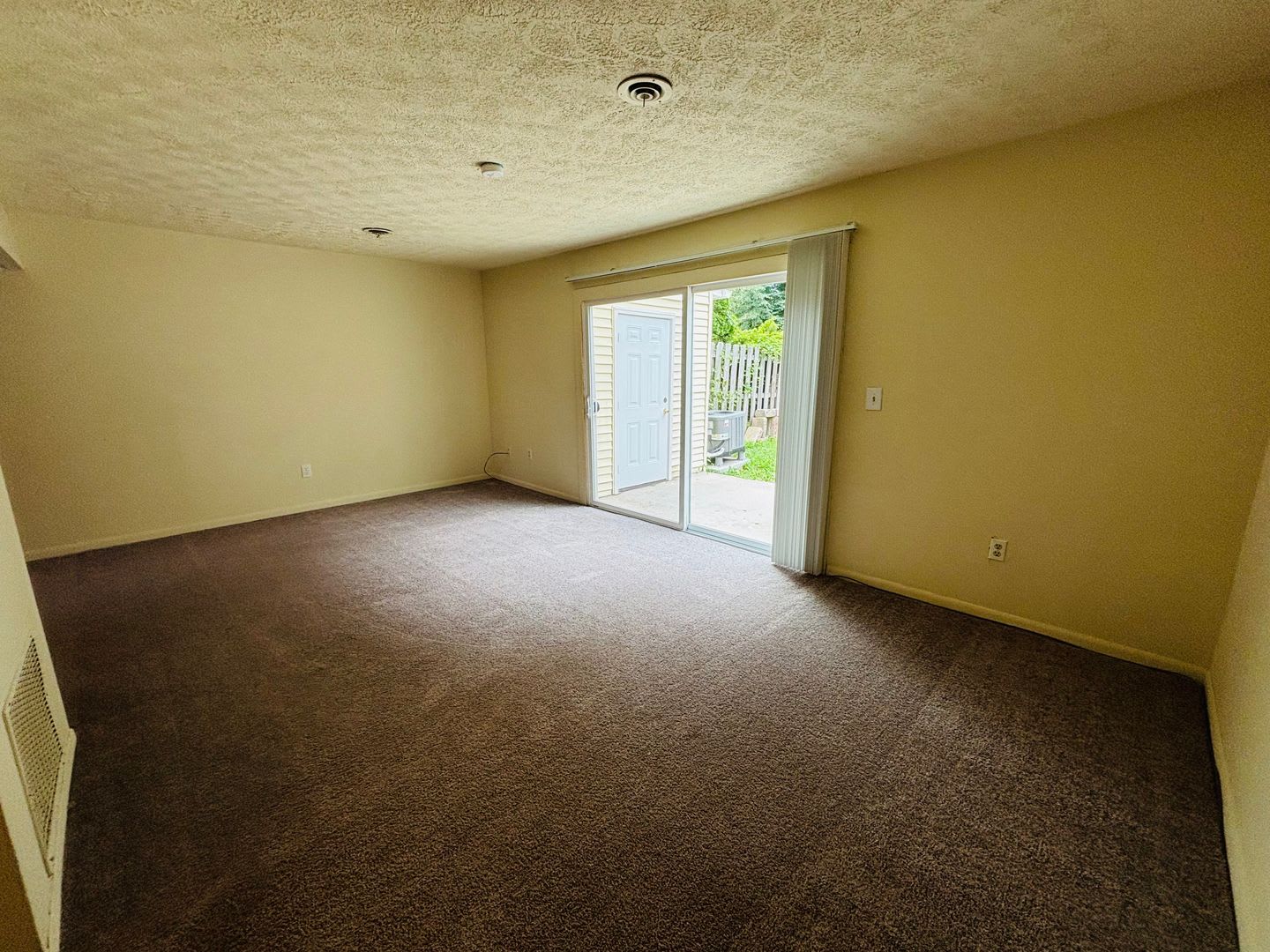 3 Bedroom 1.5 Bath Townhouse – photo 5