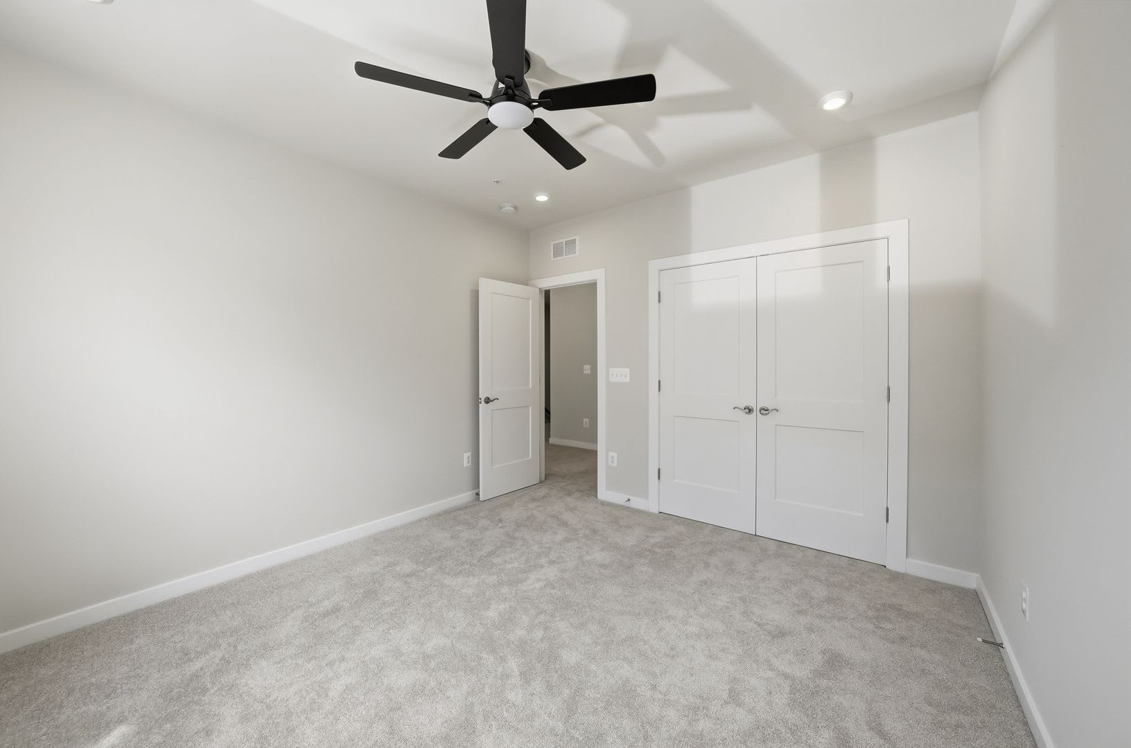 Modern 2BR/2.5BA Townhome in Ashburn – photo 5