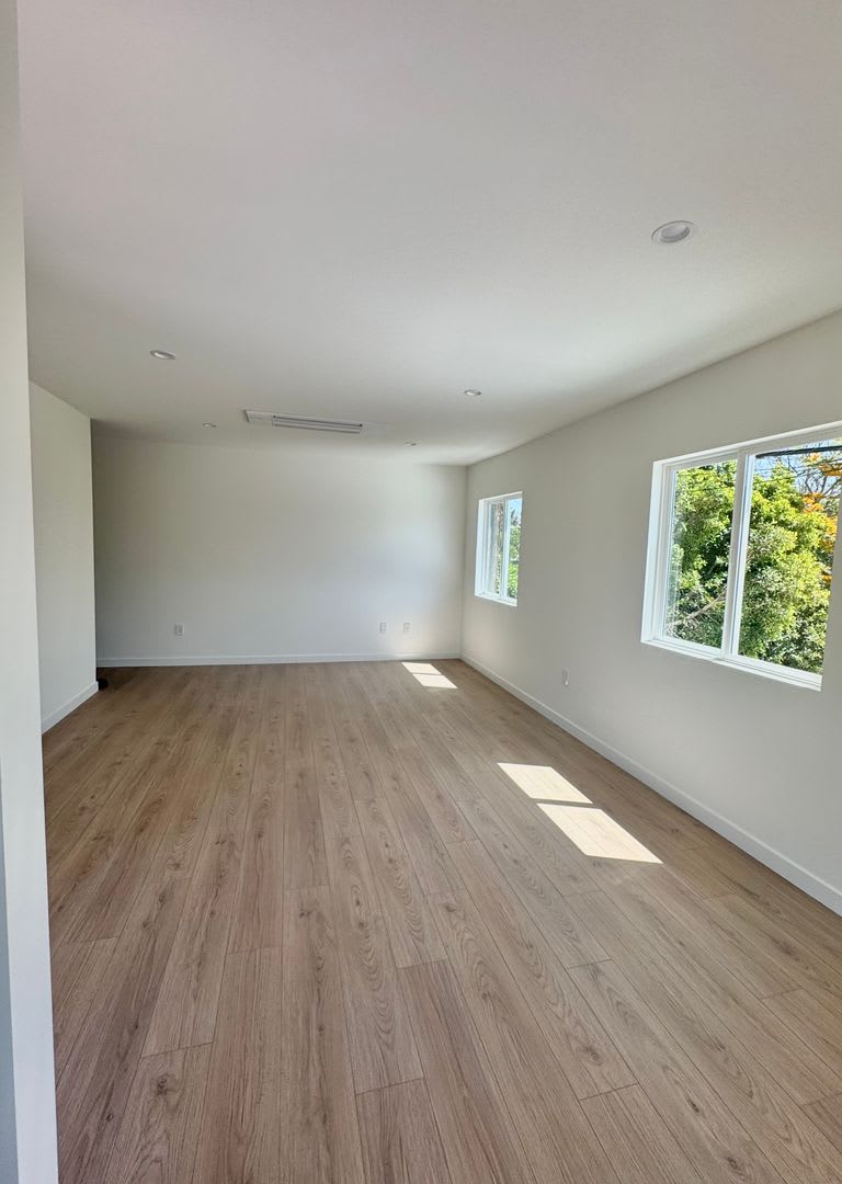 Spacious 1000 Sq. Ft. Second-Floor Back ADU in a 2-Story Duplex – Burbank – photo 4