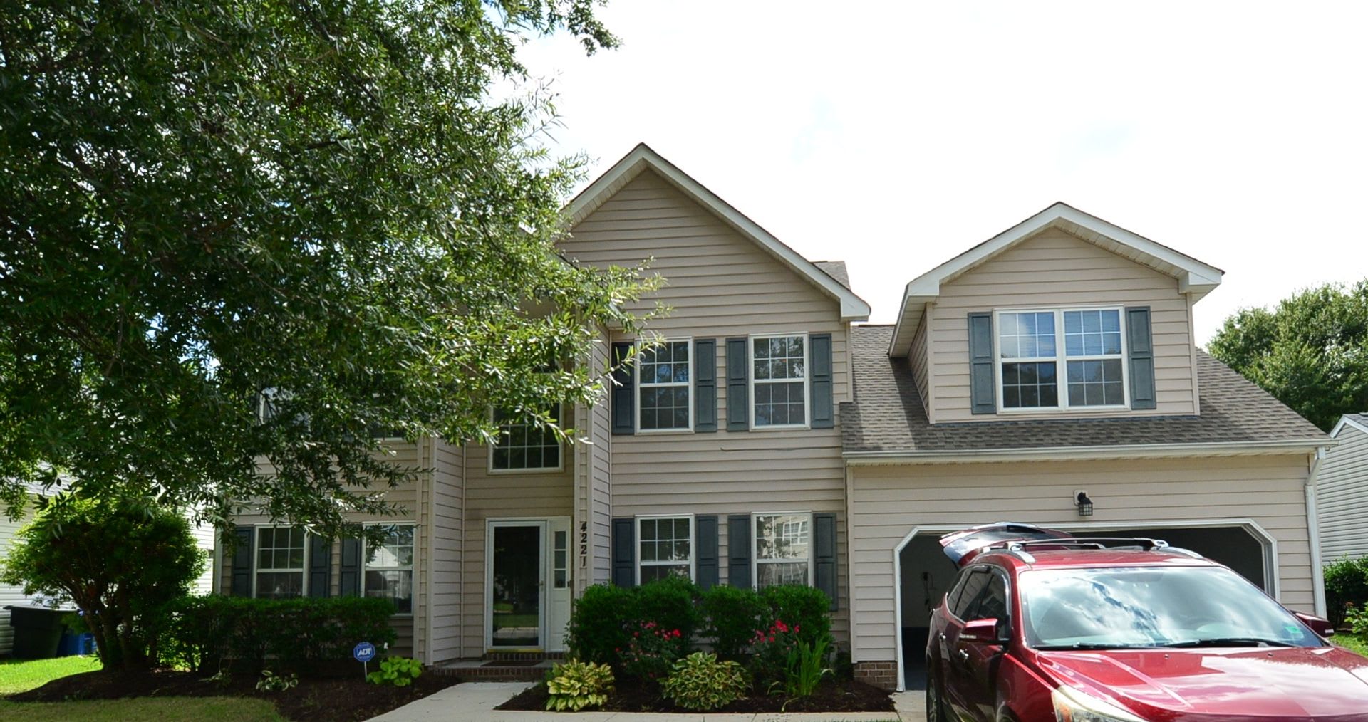 Renovated home with Sunroom! – photo 1