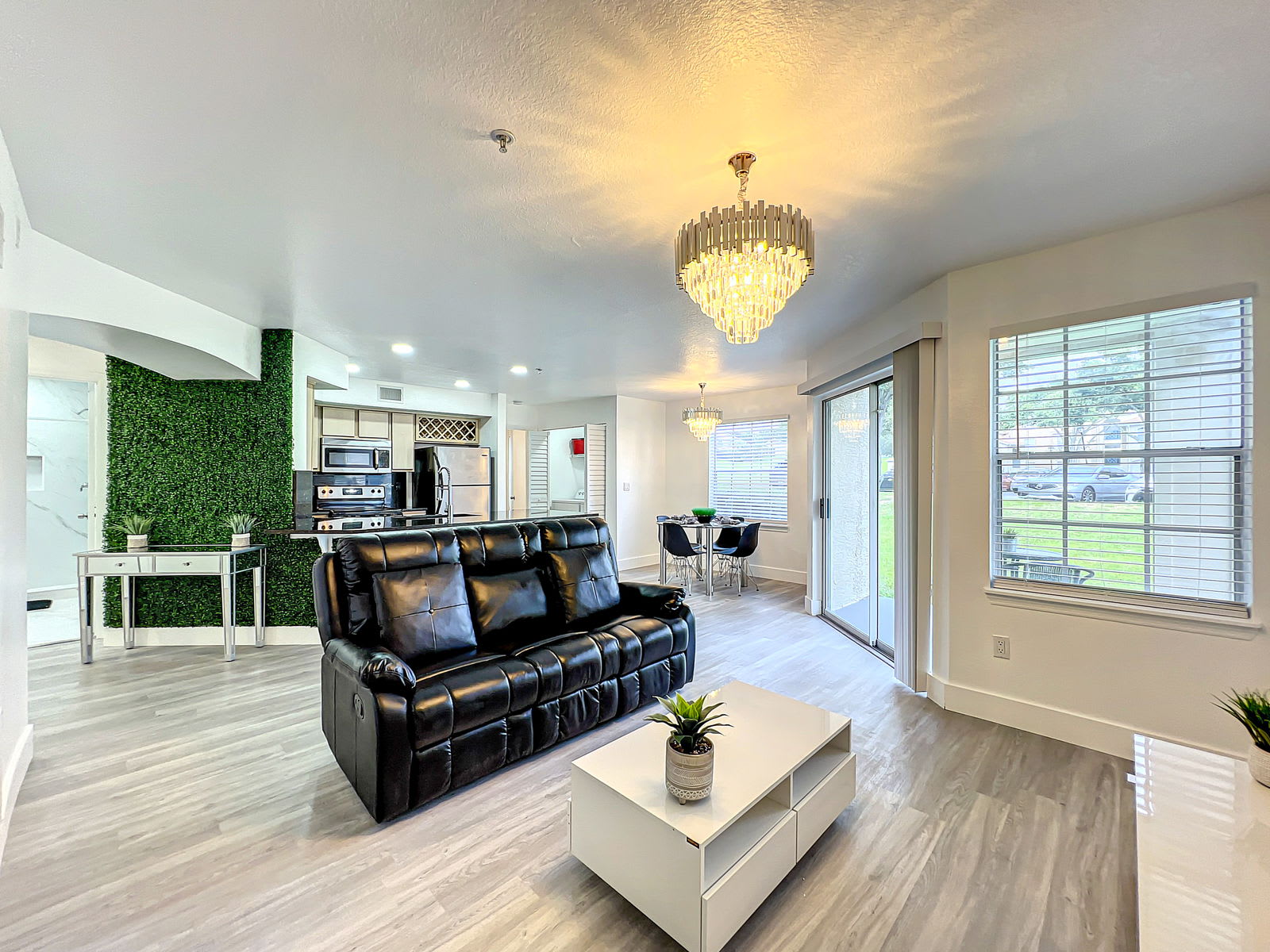 7300 Westpointe Boulevard – photo 1