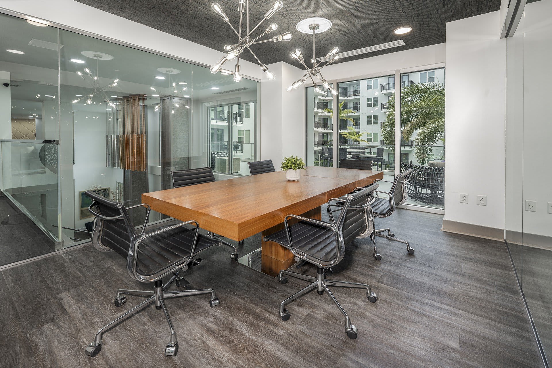 Society Westshore Apartments – photo 3