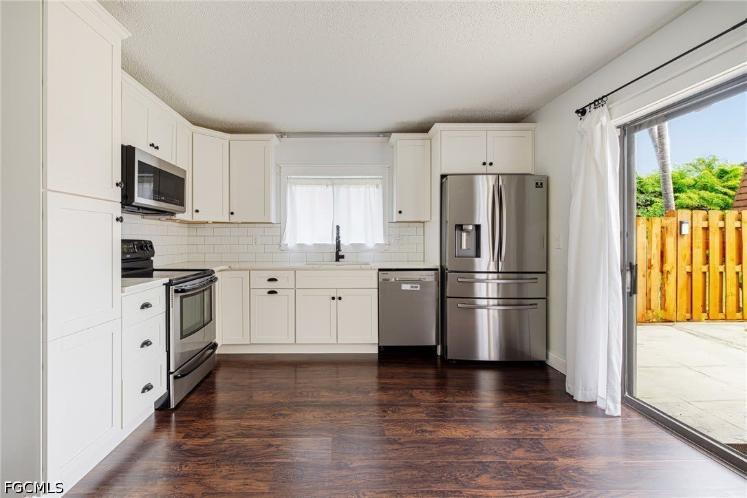 1418 Park Shore Circle – photo 3
