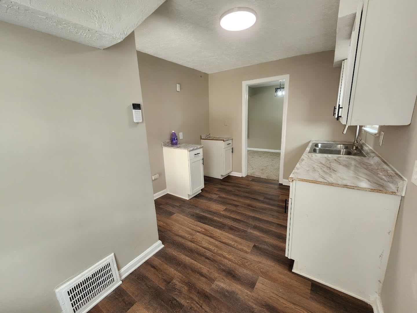 3 Bed 1 Bath Colonial Rental – photo 2