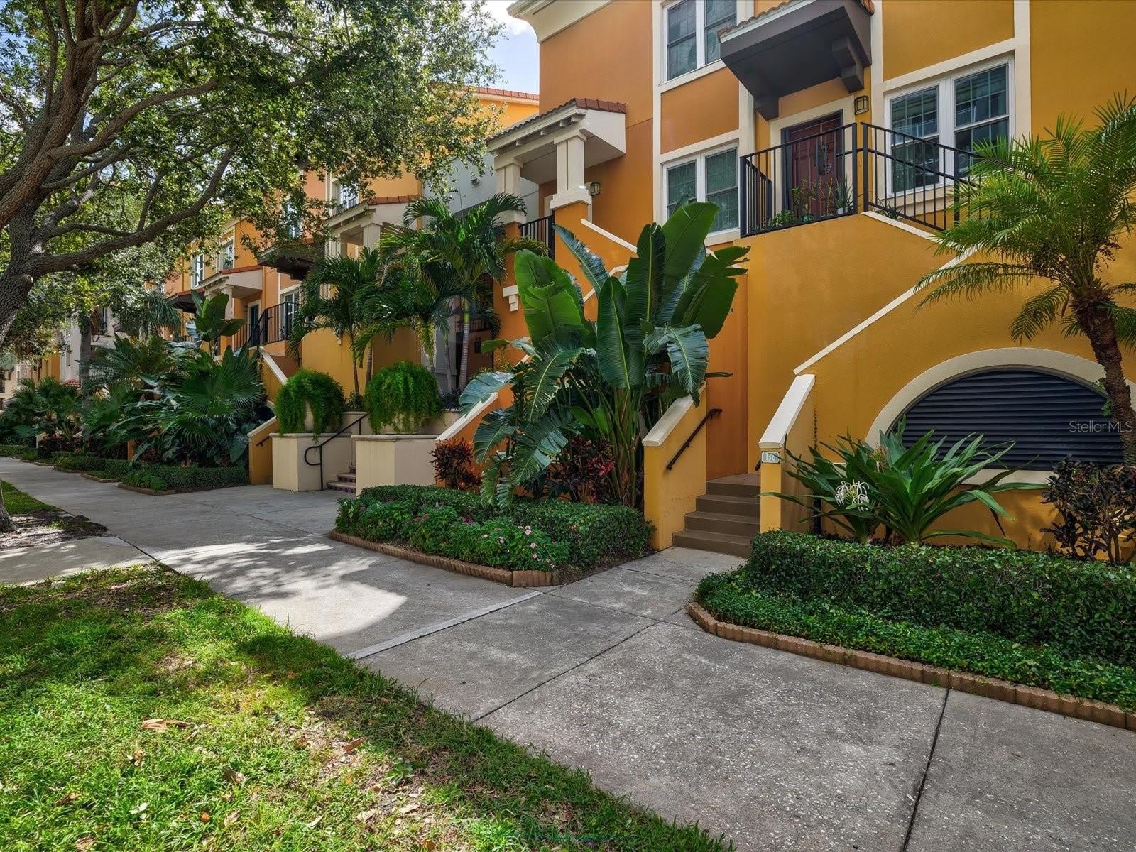 100 4TH Avenue S – photo 2