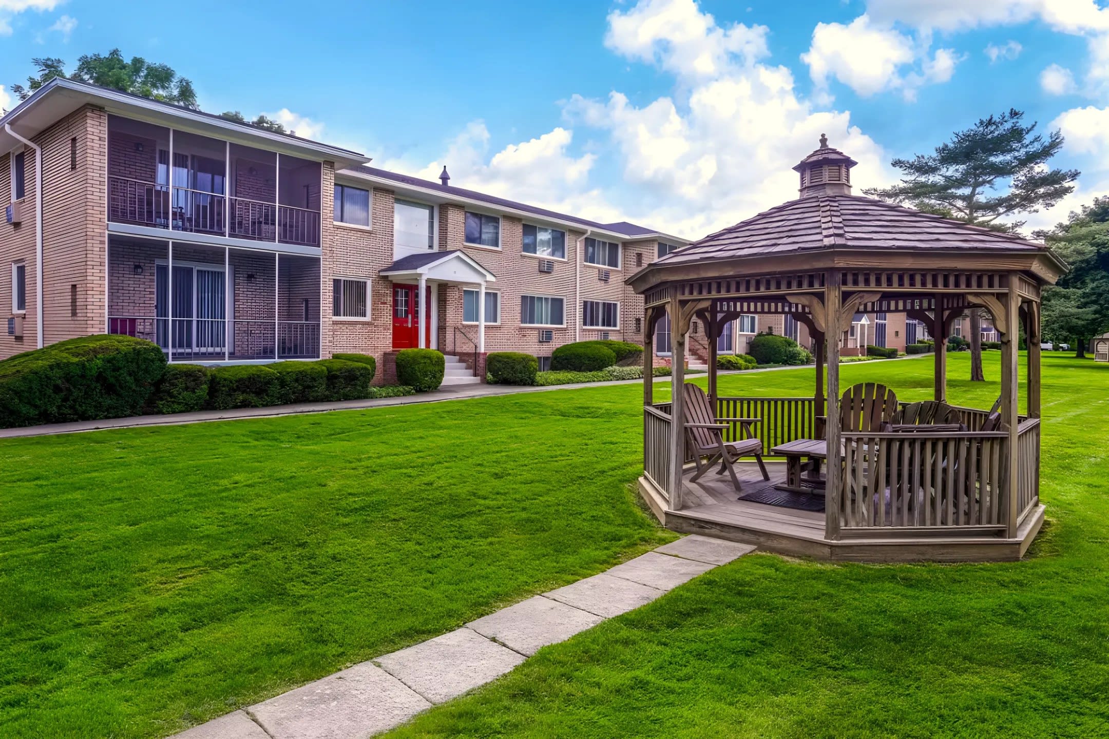 Clover Park Apartments – photo 3