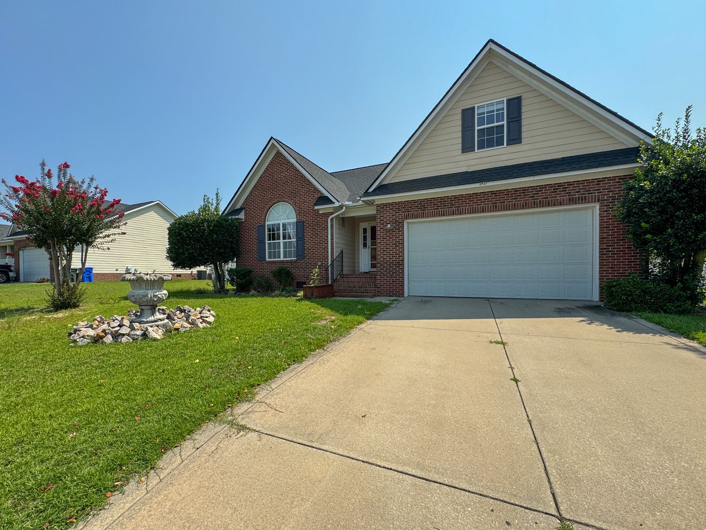 4 Bed 3 Bath Home Plus Bonus Room with Access to Community Pool – photo 2