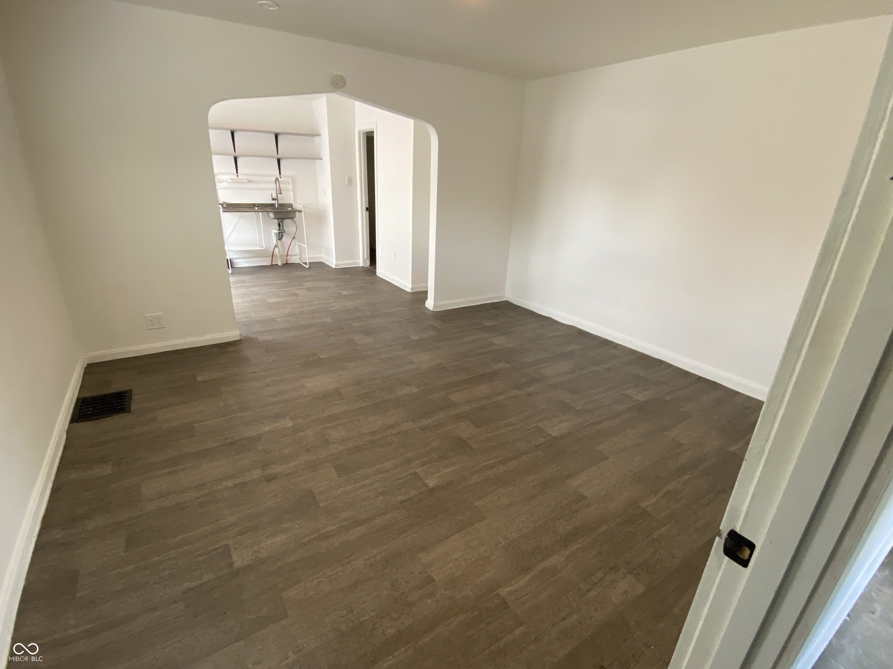 318 N Sherman Drive – photo 2