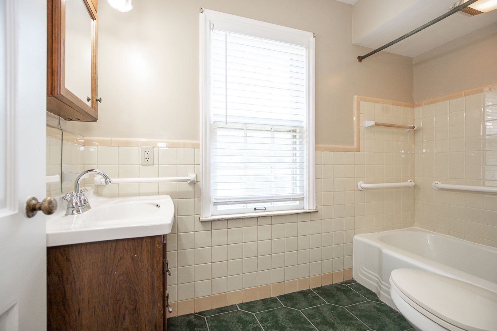 Charming 3 bedroom house Shaker Heights!! – photo 4