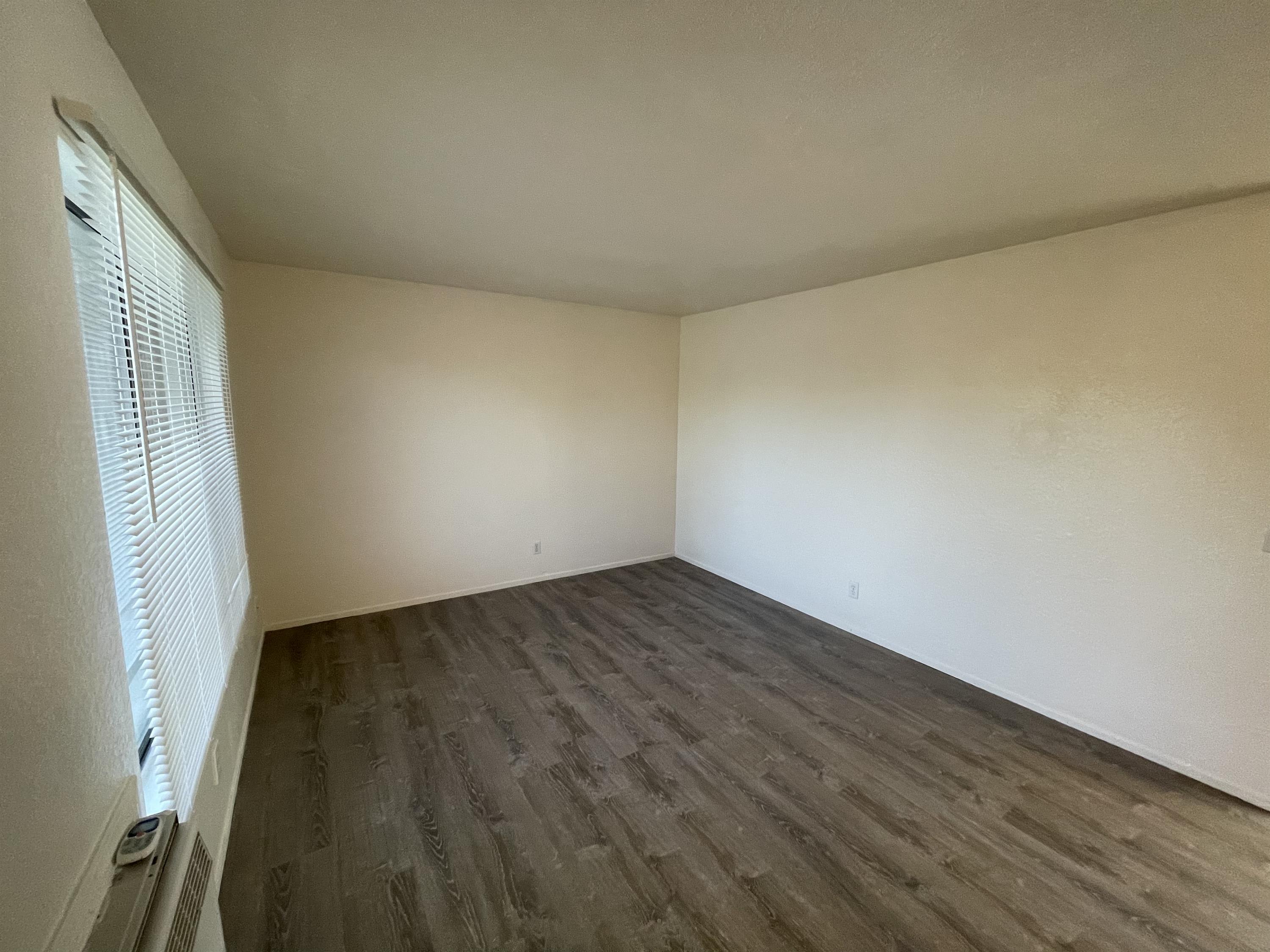 935 Kenwood Avenue – photo 4