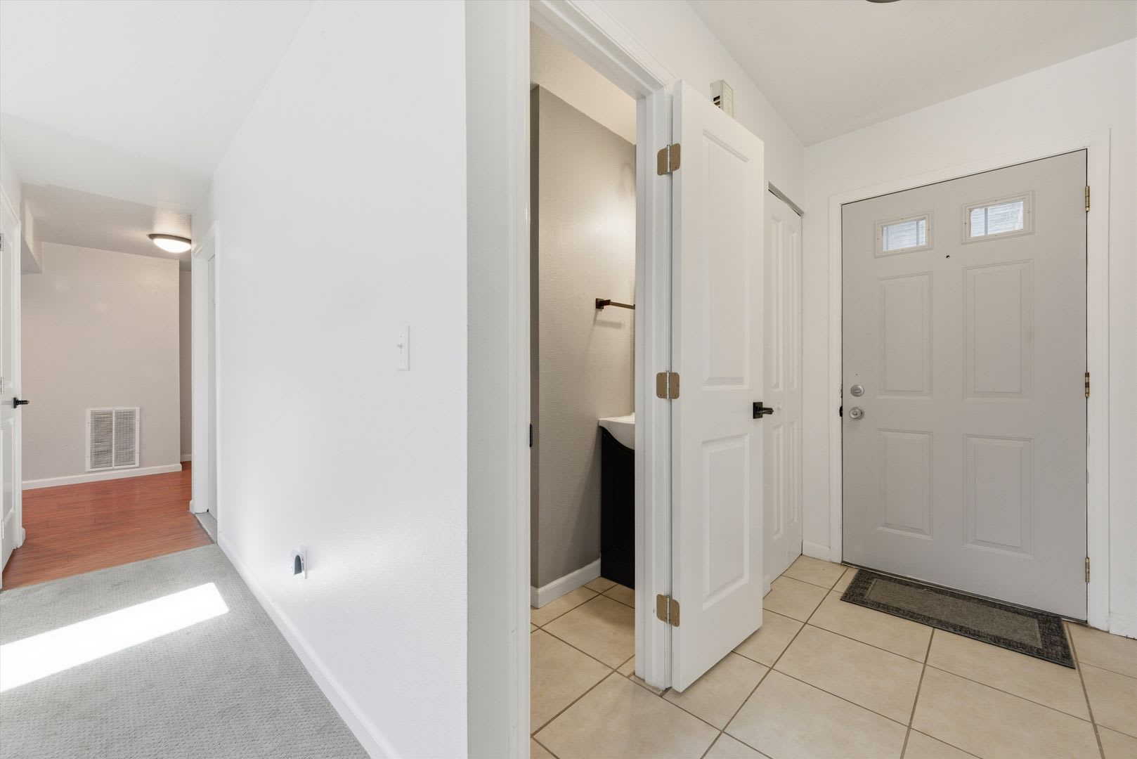 Spacious 4-Bedroom Townhome Backing to Open Space – Attached 2-Car Garage! – photo 5
