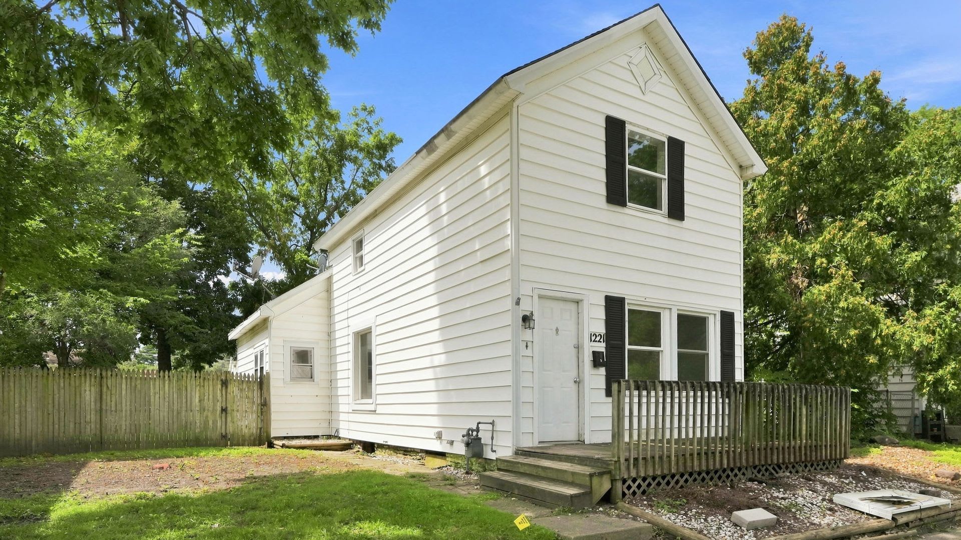 3 Bedroom Home With Modern Updates – photo 5