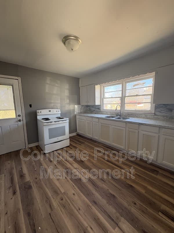 810 Fairfax Avenue – photo 4