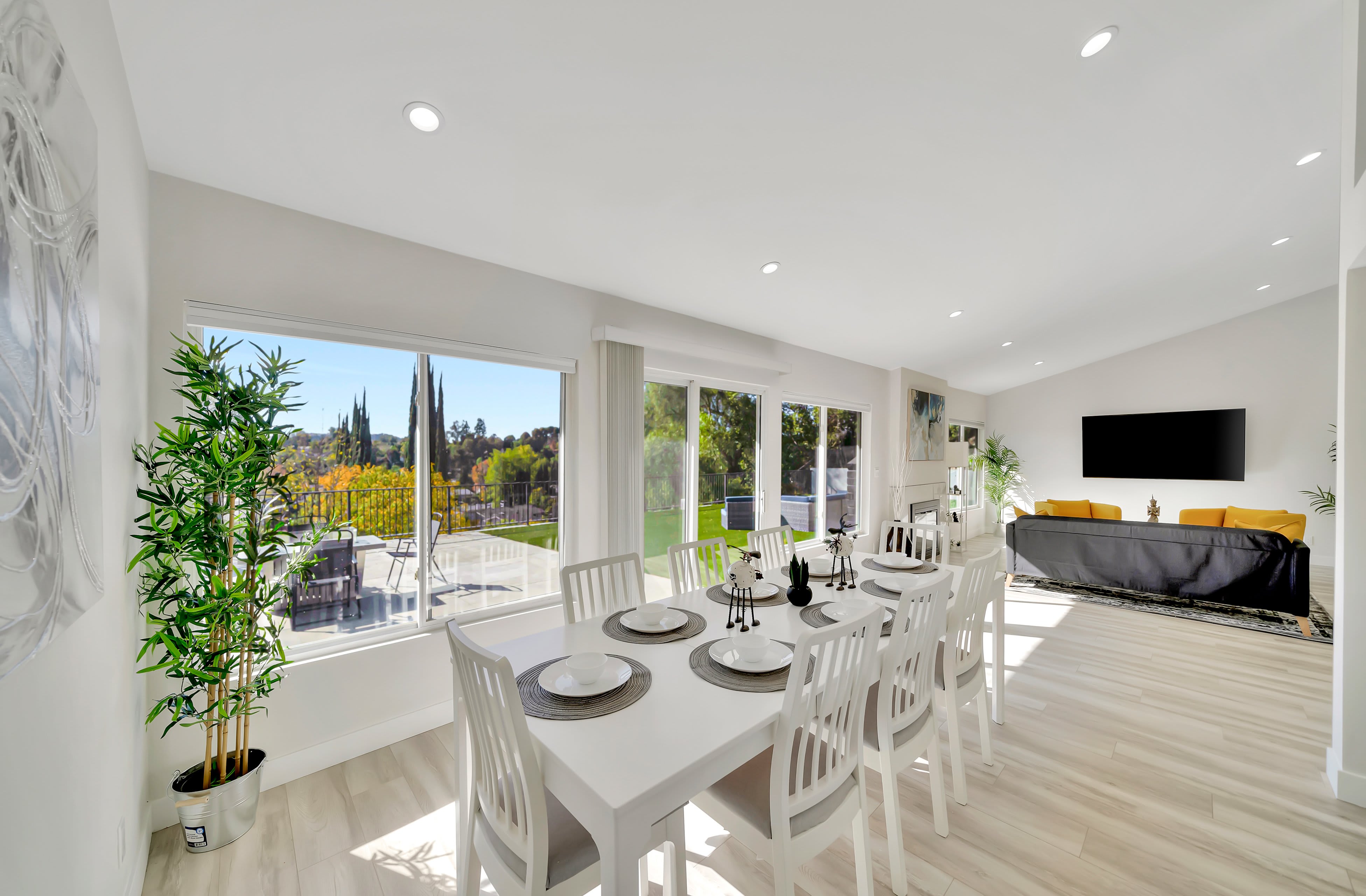 5557 Ostin Ave – photo 3