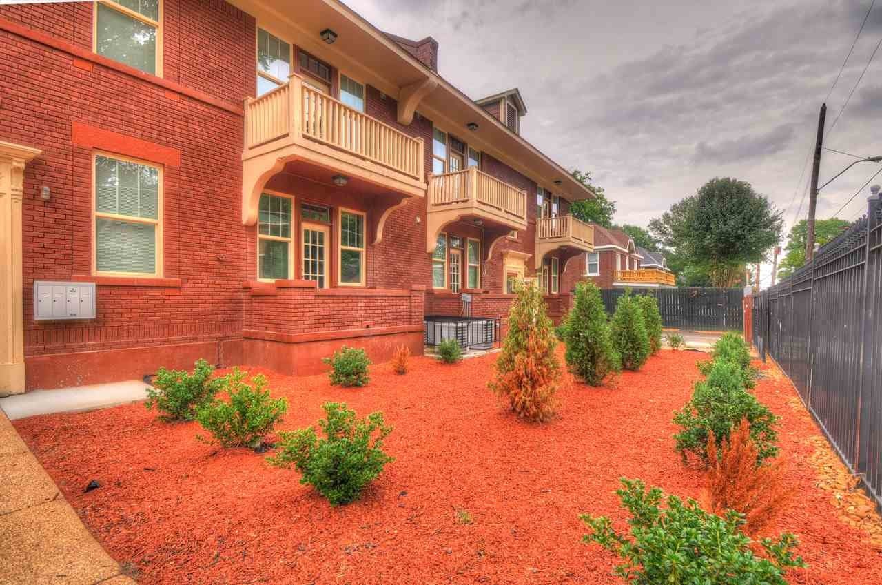 528 E PARKWAY Ave – photo 2