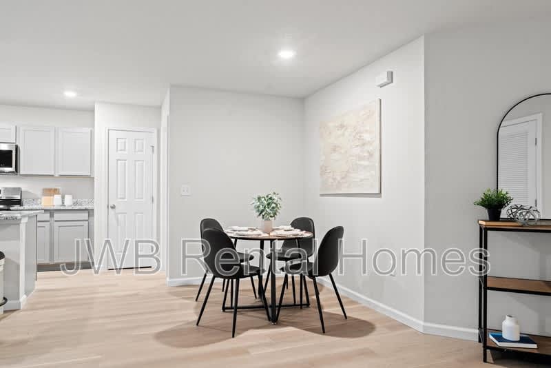2954 Thomas St – photo 4