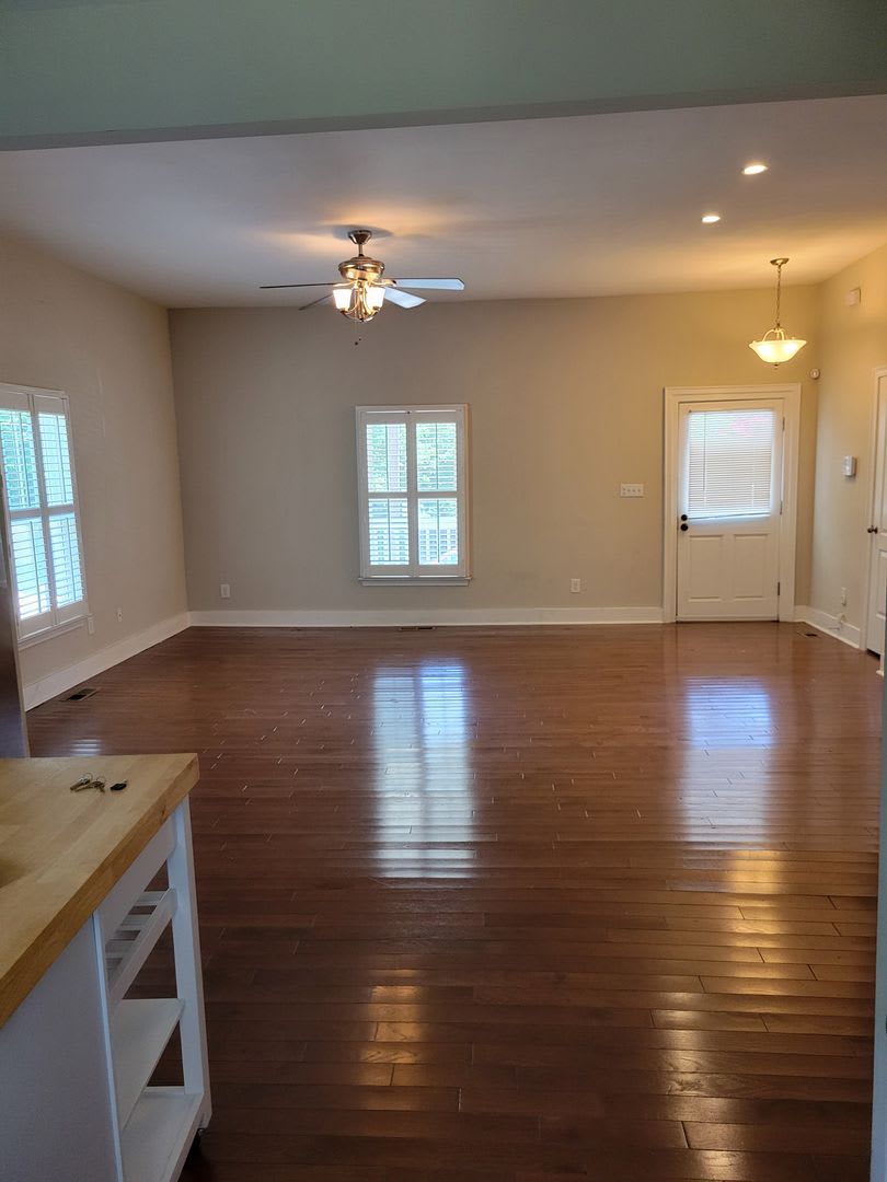 Charming 3br 2ba Home near Downtown Raleigh! Available Now! – photo 4
