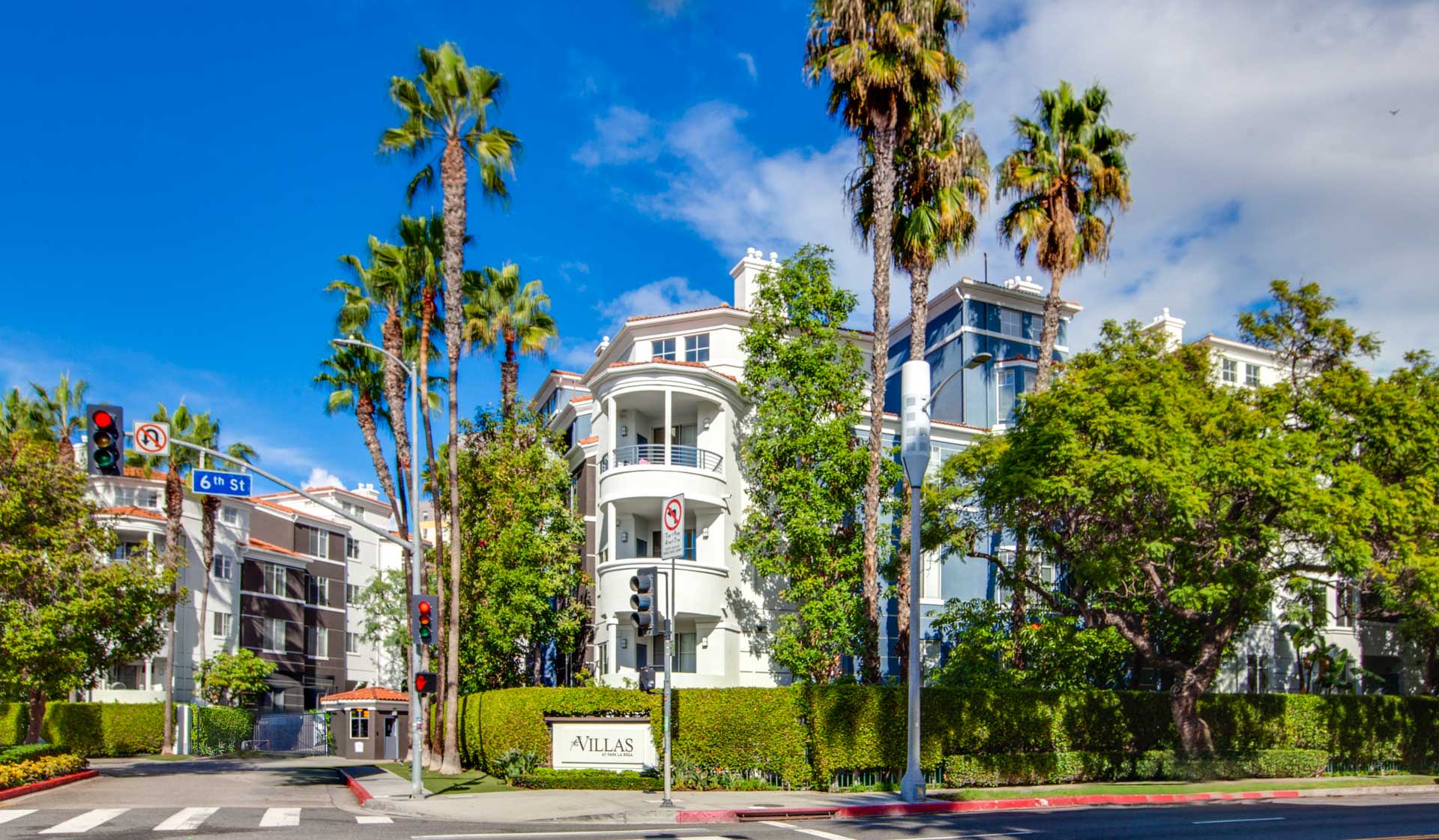 Villas at Park La Brea Apartments – photo 1