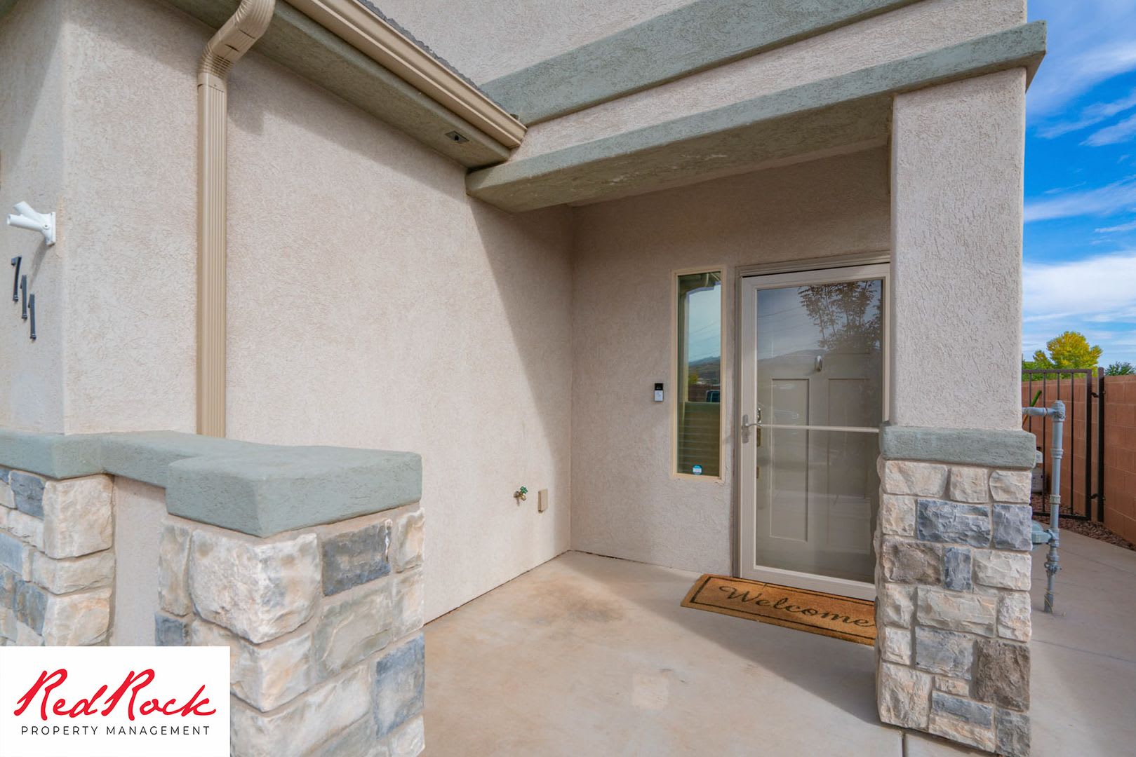 Beautiful townhome in desirable neighborhood in Ivins! – photo 5