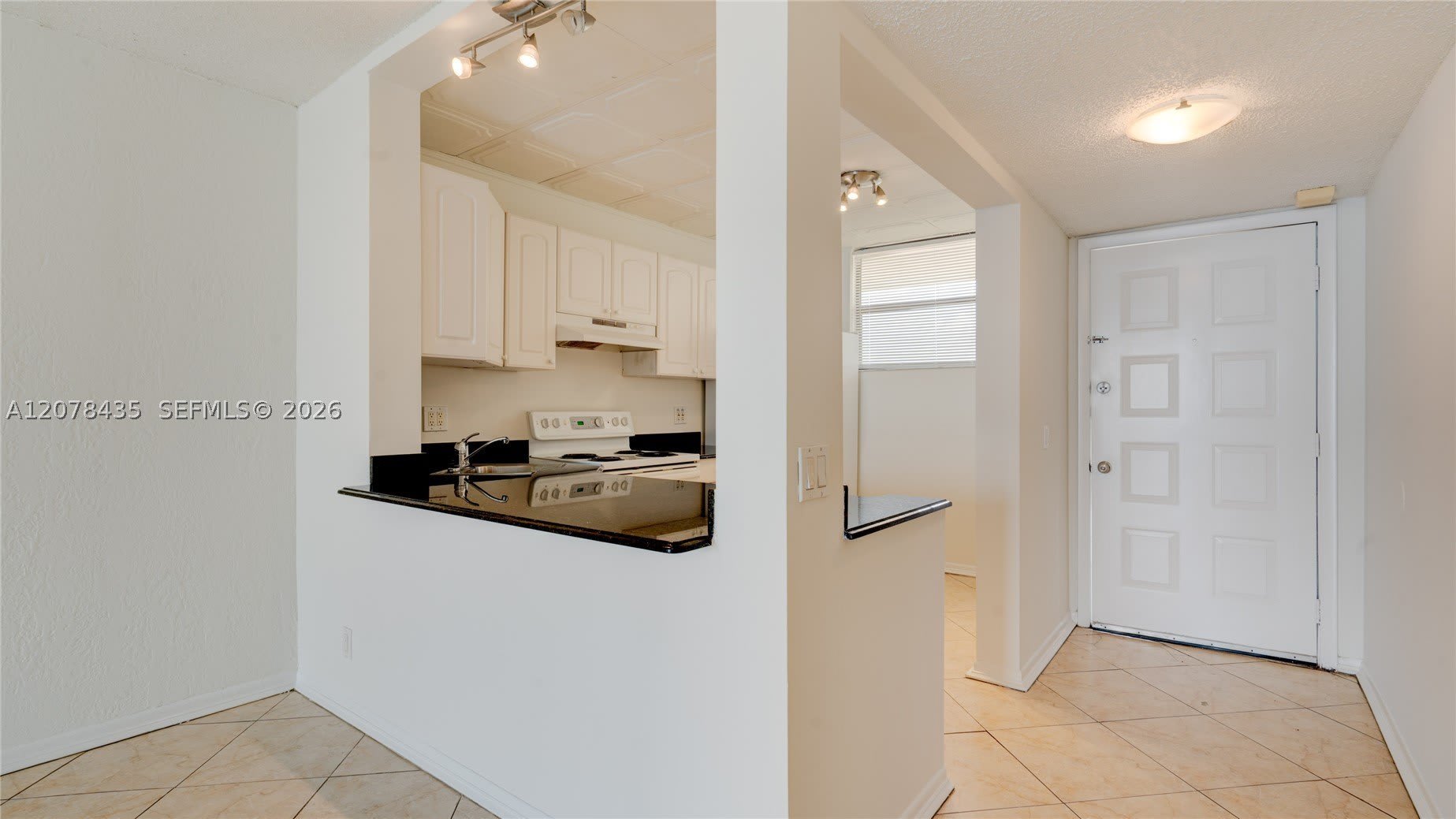 114 Lake Emerald Dr – photo 5