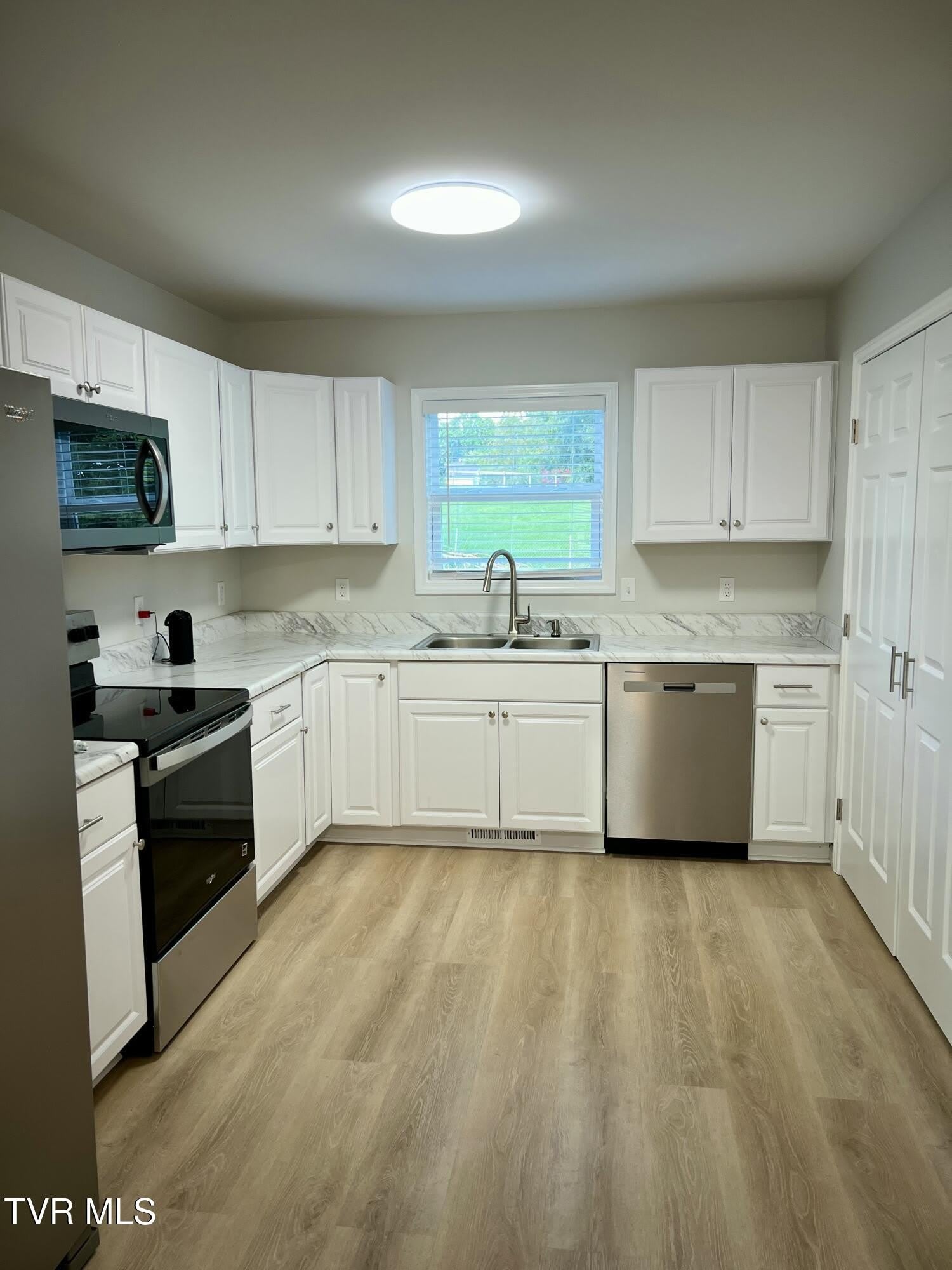 208 Hill Avenue – photo 2