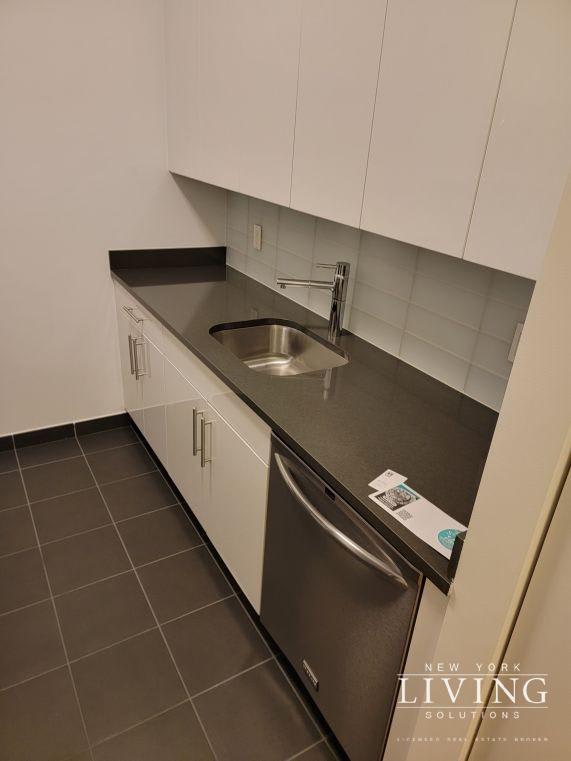 4540 Center Boulevard – photo 3