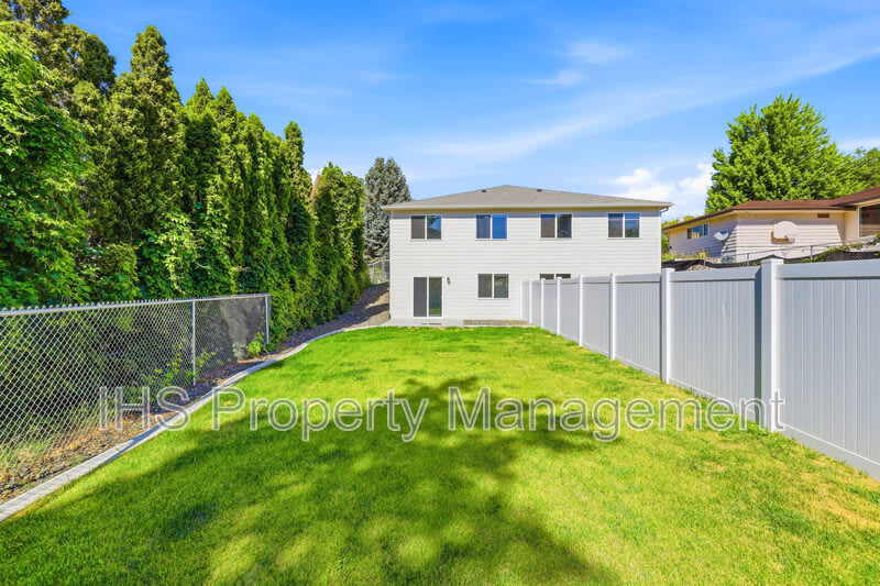 714 W 13th St. – photo 1