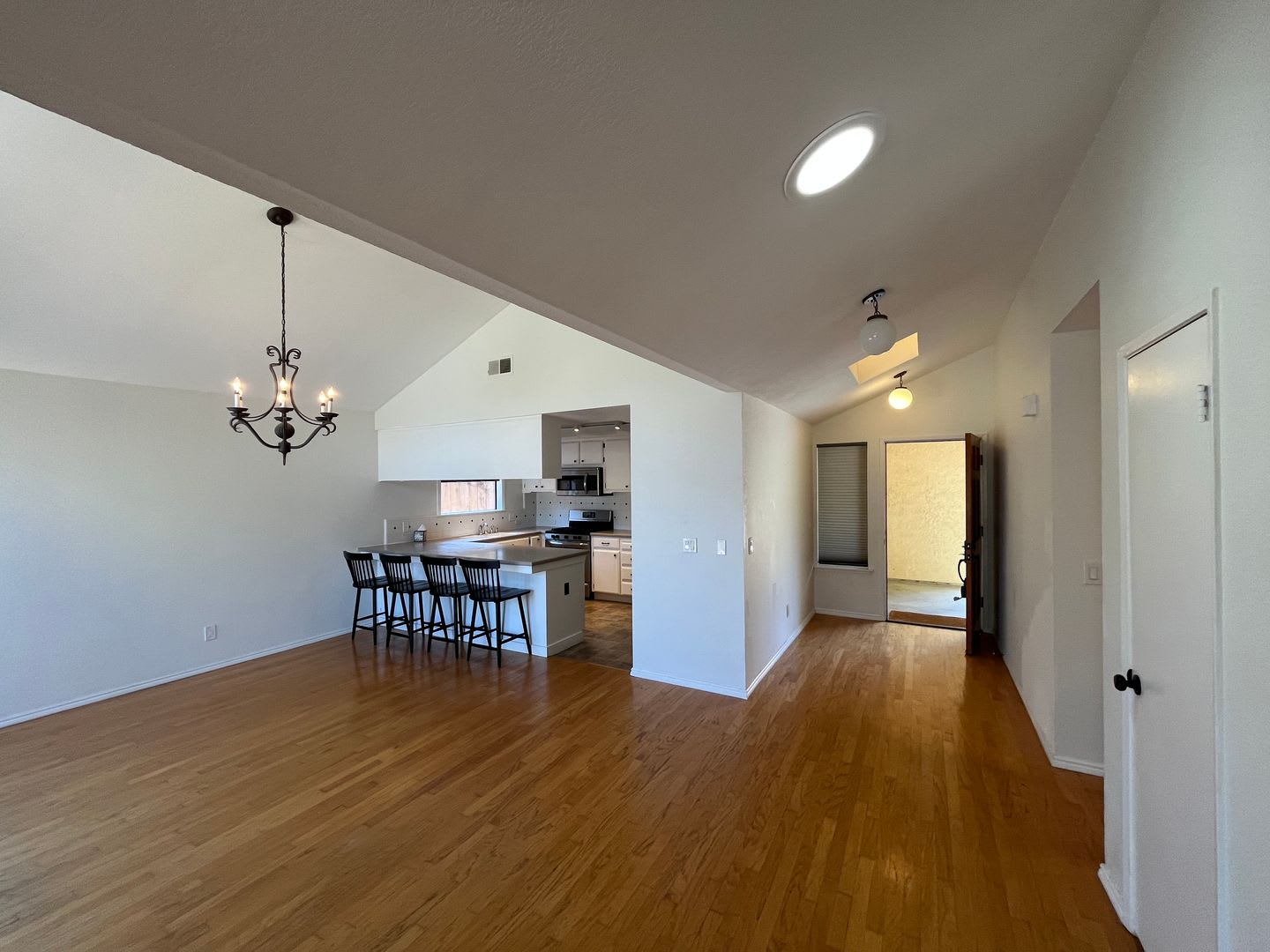 Bright And Clean Home Great Central Location – photo 5