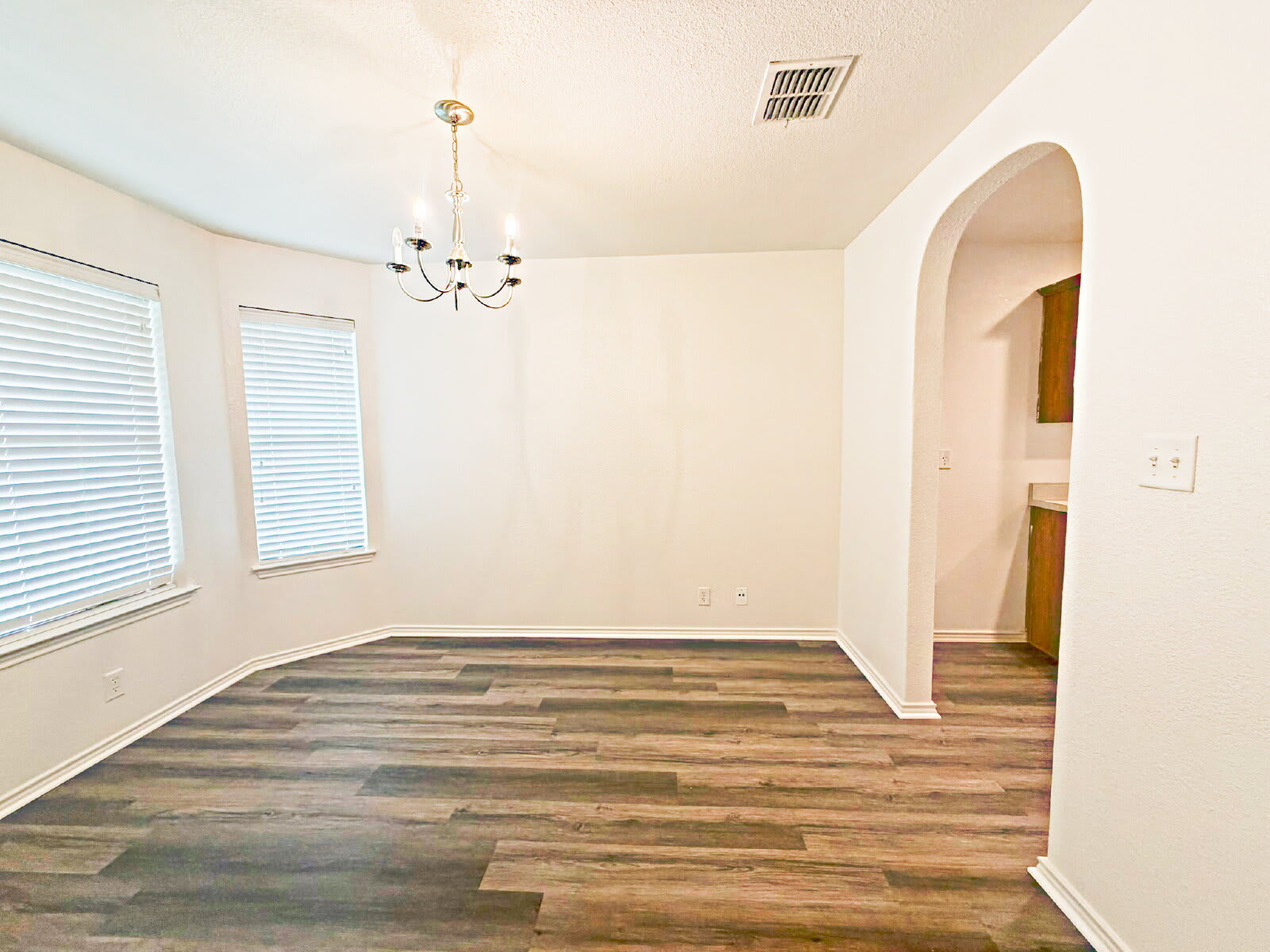 3949 Wensledale Dr – photo 3