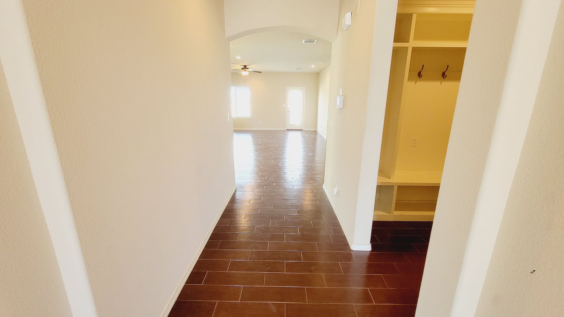 Stunning 3 Bedroom 2 5 Bathroom In West El Paso – photo 4