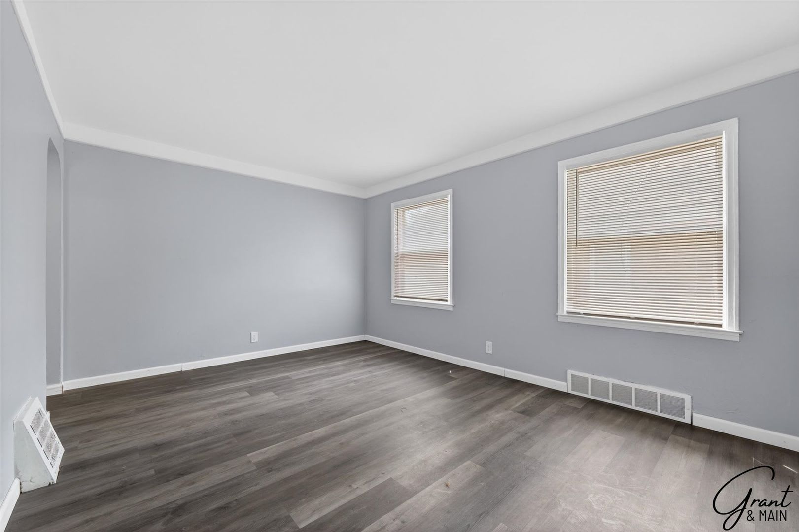 1100 2 Bedroom Ranch – photo 3