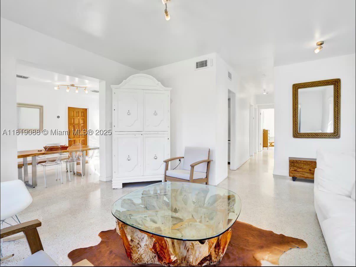 7537 W Treasure Dr – photo 4