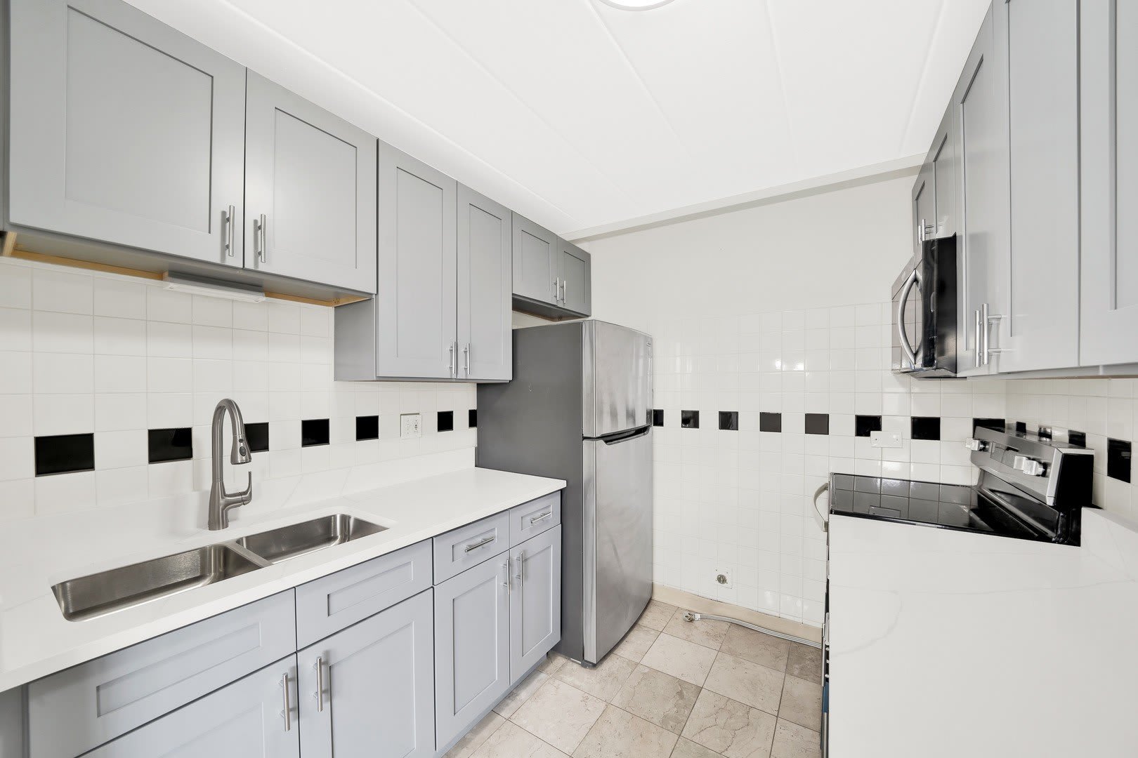 6161 N Hoyne Avenue – photo 3