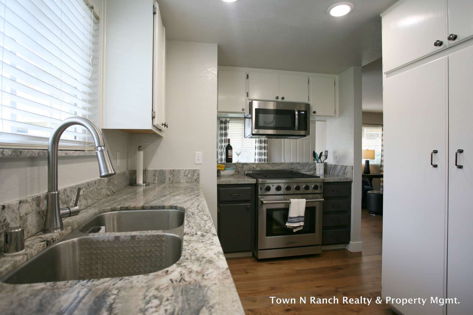 3Br 2 1 2Ba 2 Story Condo Avail Now Short Term Lease – photo 5