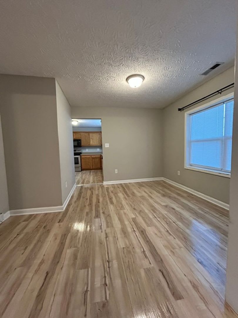 Great spacious home on Nutwood! – photo 4