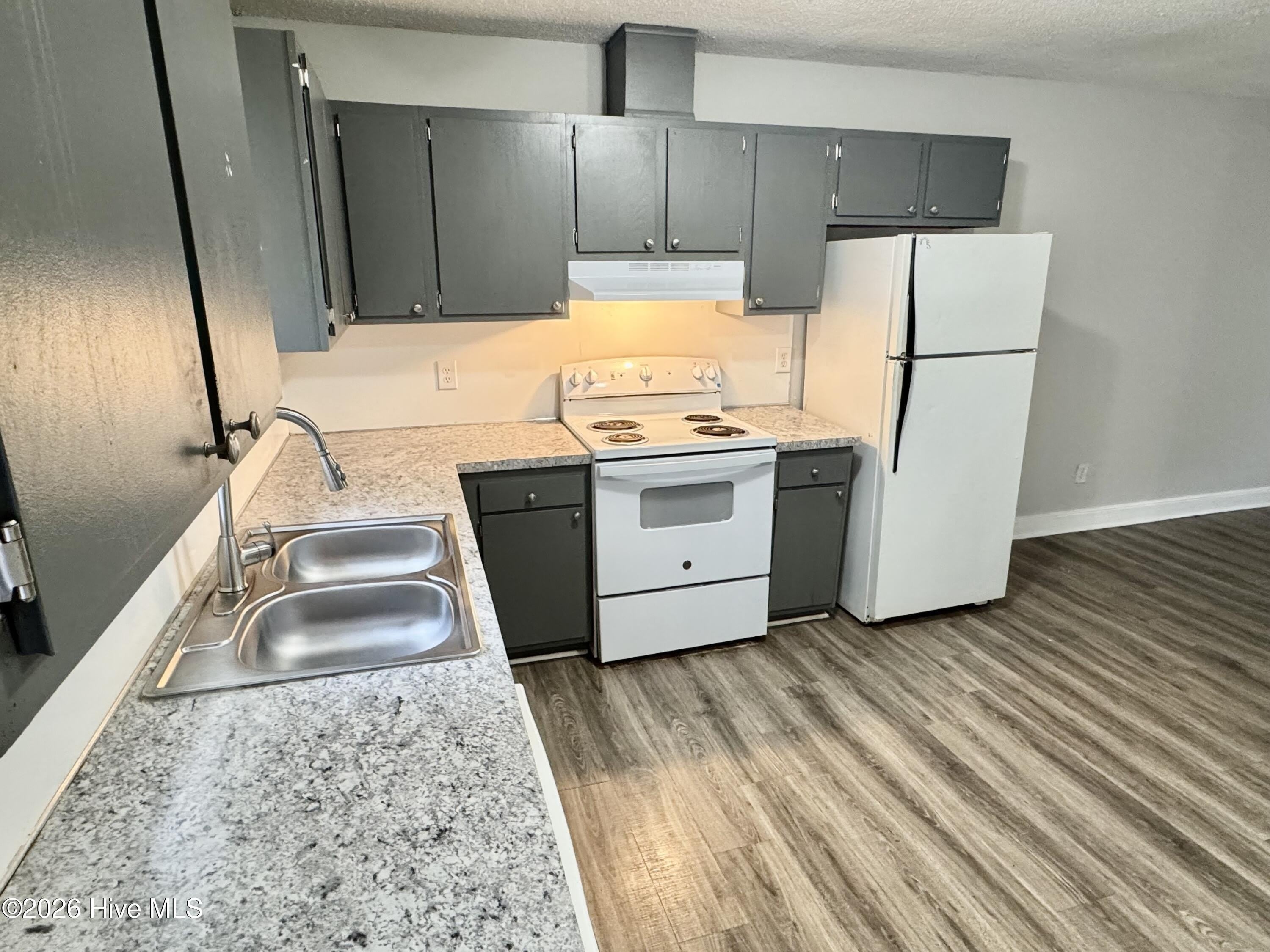 1400 E 1st Street – photo 2