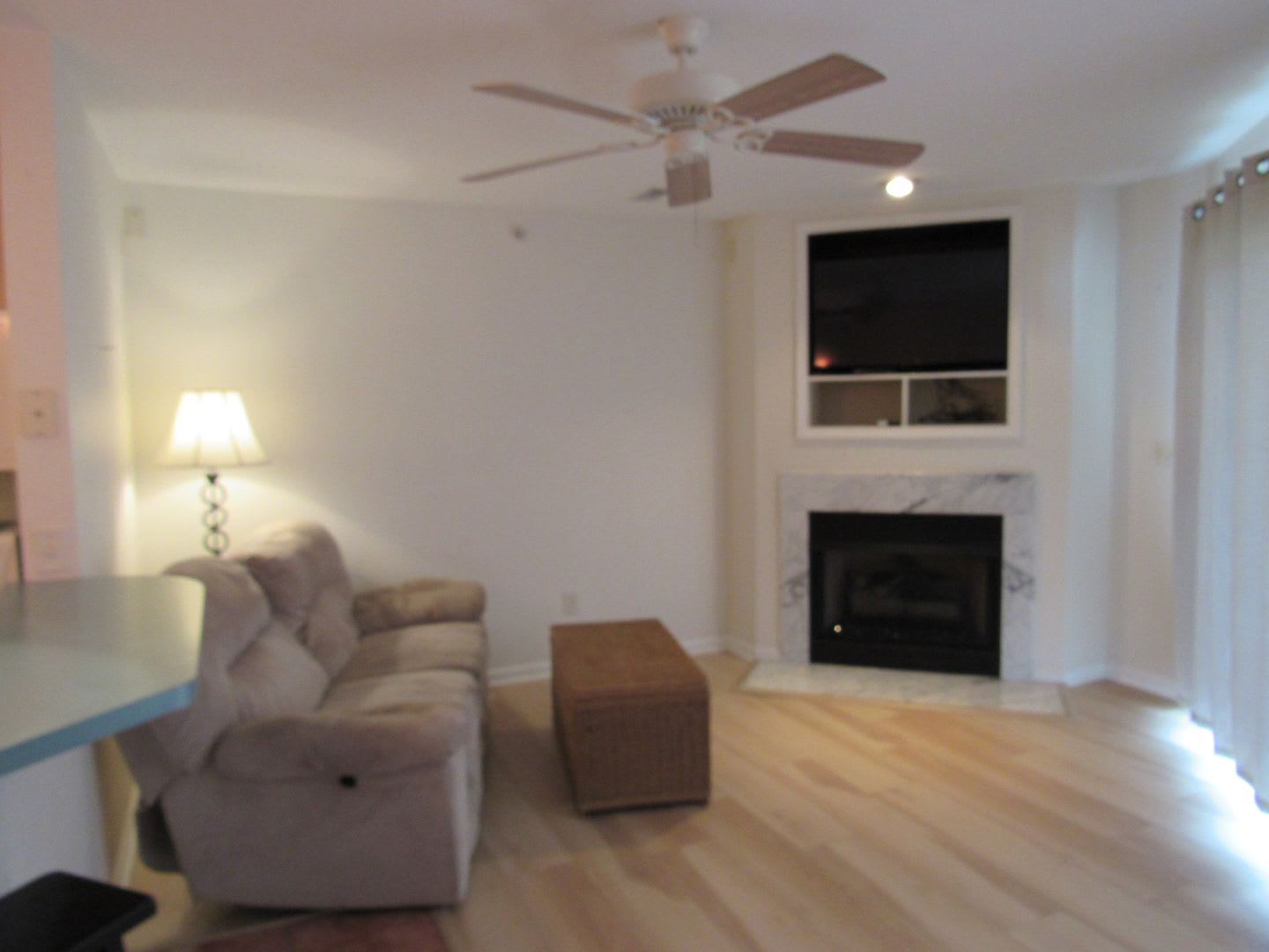 1 Bedroom Lakefront Condo For Rent – photo 5