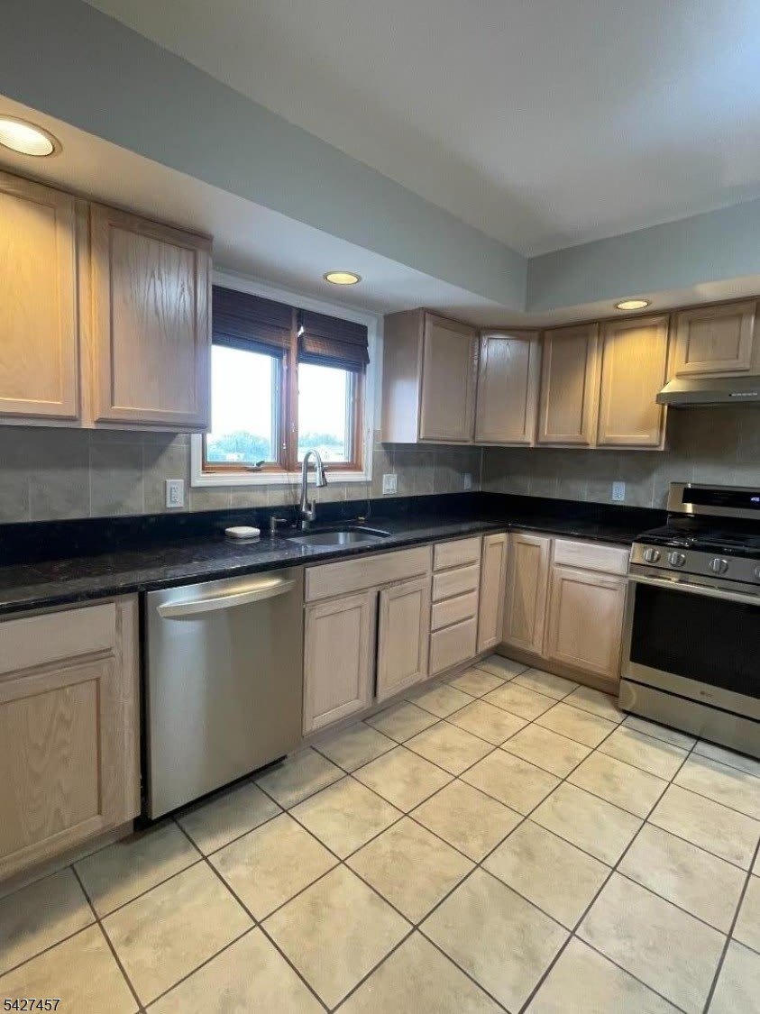 254 Crystal St – photo 2