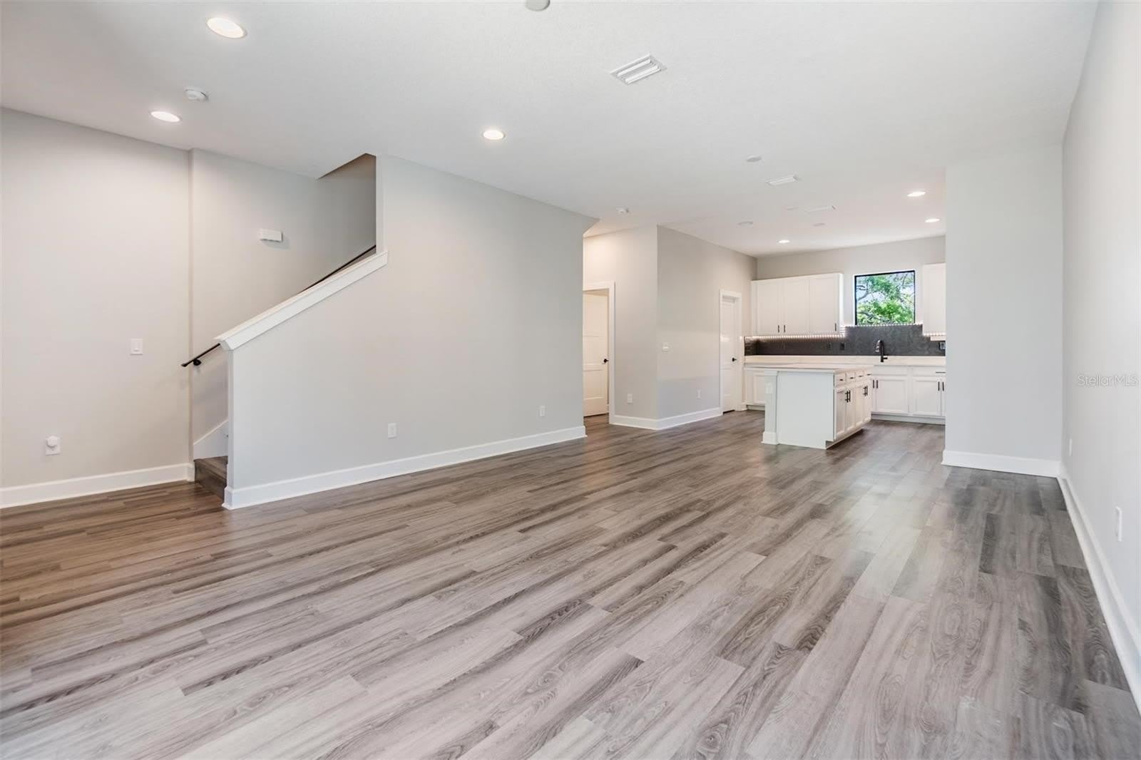 1302 W CARMEN Street – photo 3