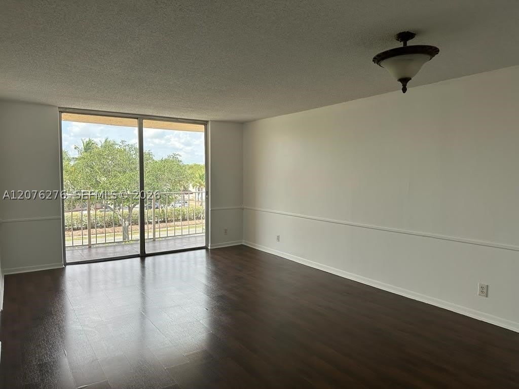 500 Executive Center Dr – photo 3