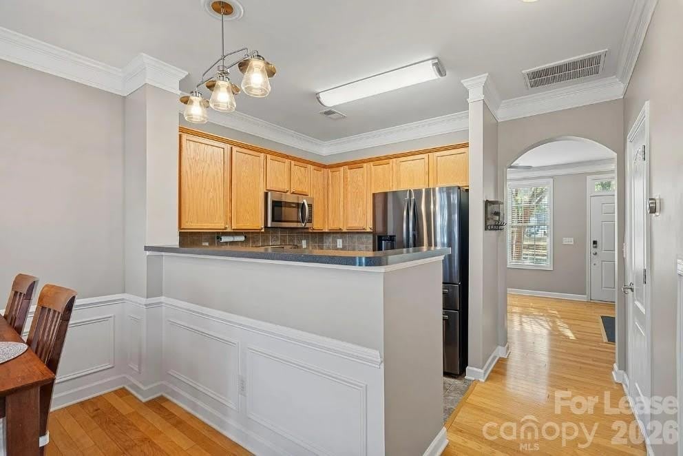 220 Welton Way – photo 4