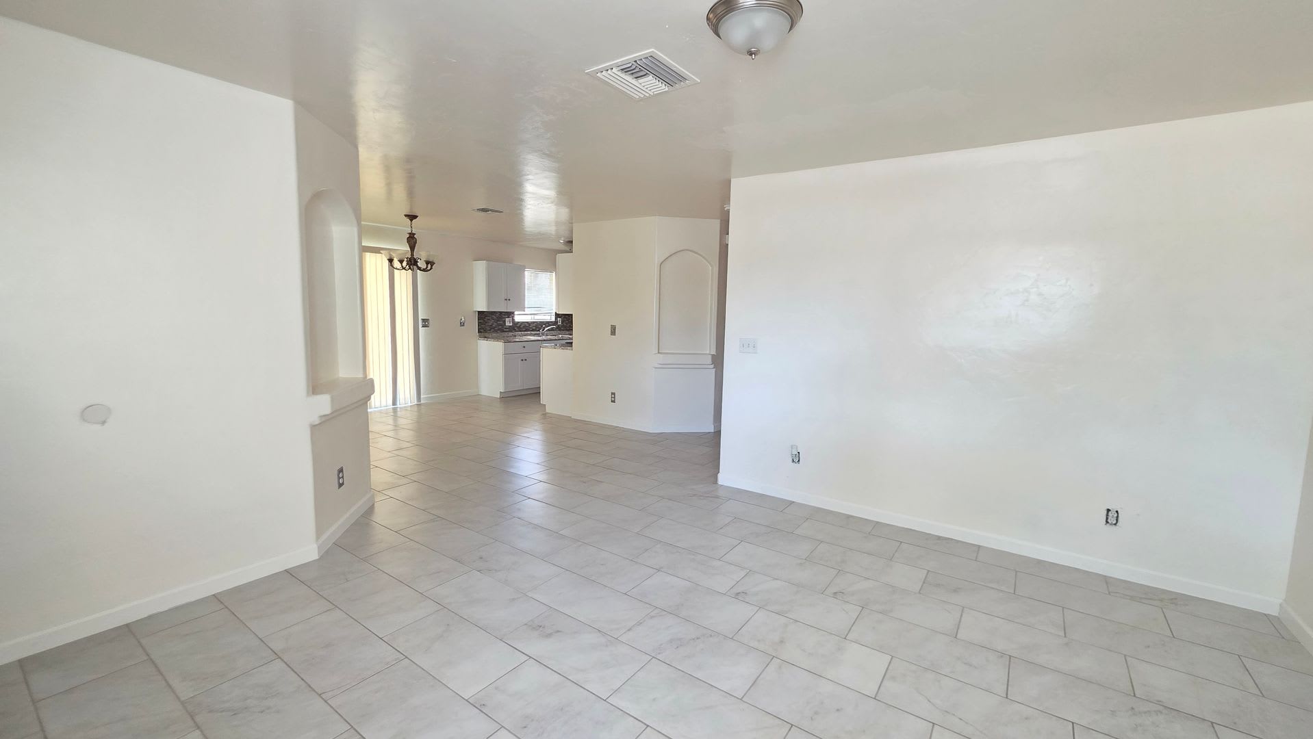 Beautiful Renovated 4 Bed 2 Bath HOME! – photo 3