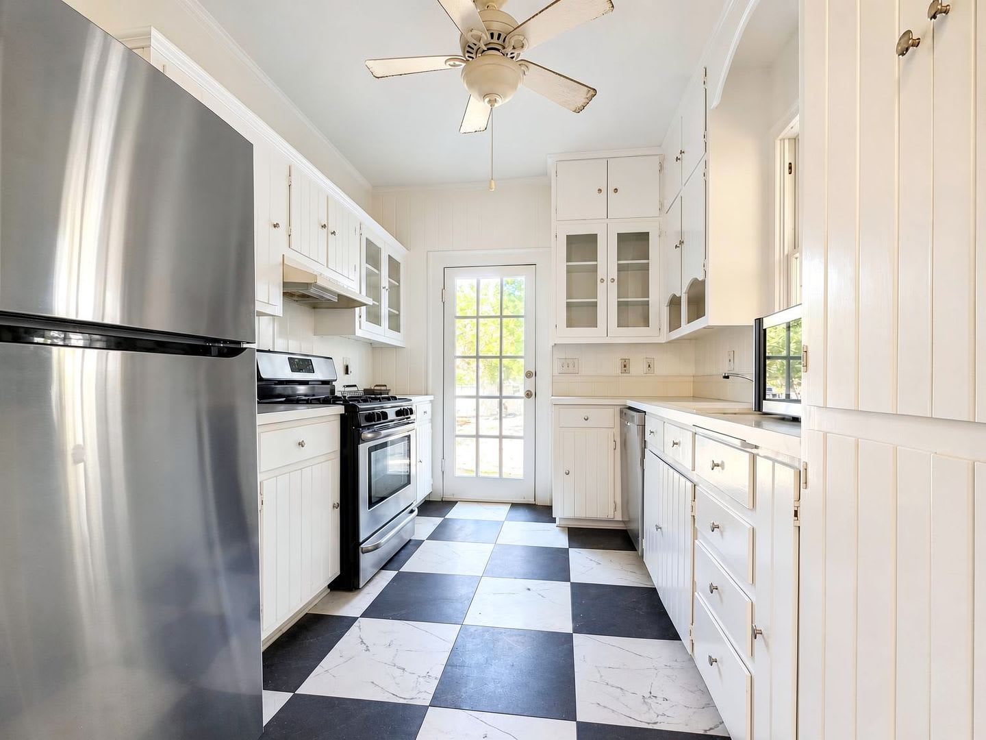 Spacious 4-Bedroom Charmer in Central Temple – photo 4