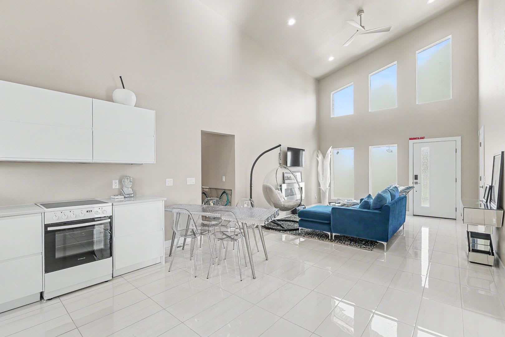 Rent 2 Bed Unit – photo 4