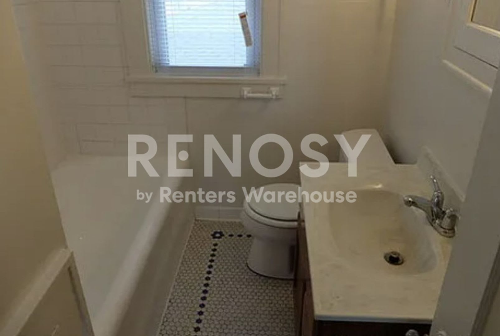 Available September 1st, 2 Bedroom 1 Bath Duplex in Minneapolis – photo 3
