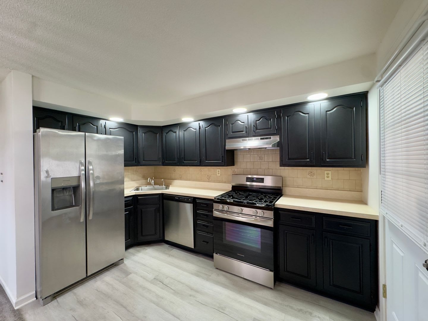 Charming 2 Bedroom/2 Bathroom Townhome in Dundalk, MD! – photo 5