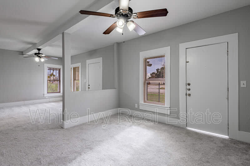 200 W Caroline Street – photo 5