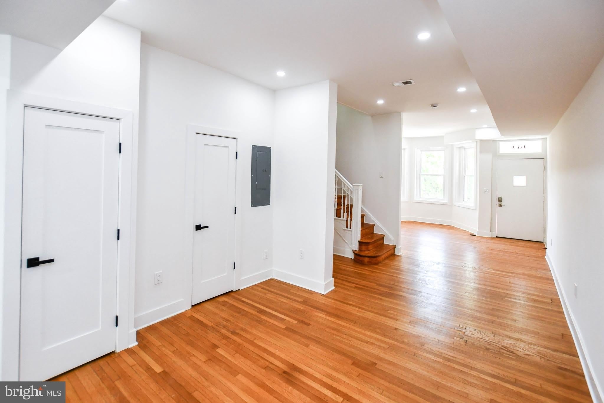 104 R ST #A NE – photo 4