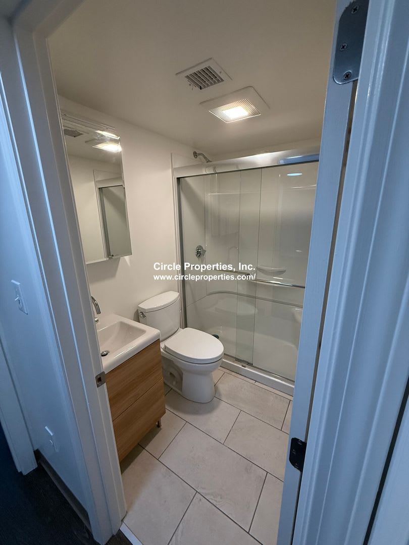 Newly renovated 2 bed next to Huntington Circle! – photo 1